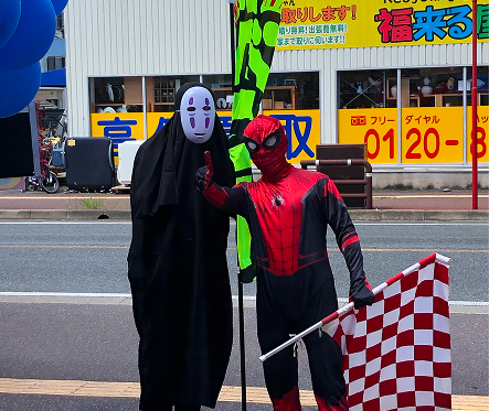 働くスタッフの様子