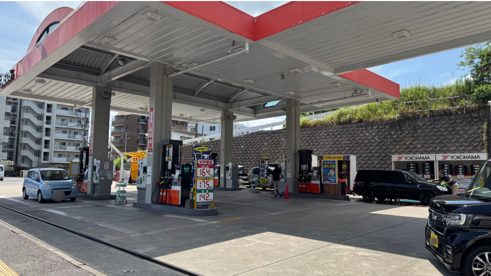 ガソリンスタンドの外観